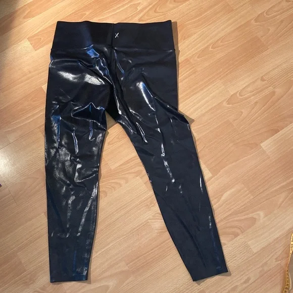Shiny, faux leather Knix compression leggings, never worn - Picture 2 of 8